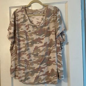 Old Navy women’s size 3X camo tee shirt
